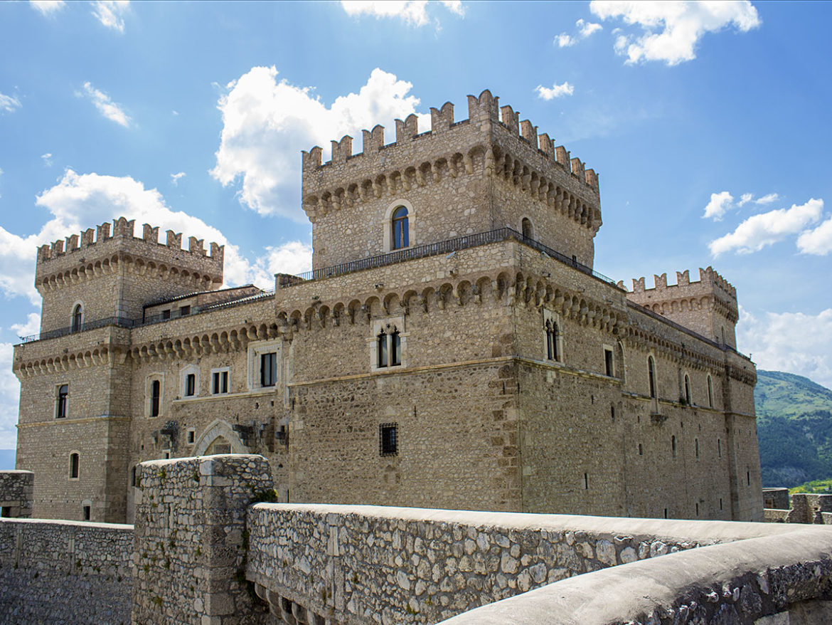 castello di celano-castello piccolomini-castello abruzzo-castelli in abruzzo-abruzzo-l'aquila-italia-italy