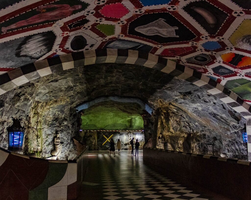 Kungsträdgården-tunnelbana-stoccolma-svezia