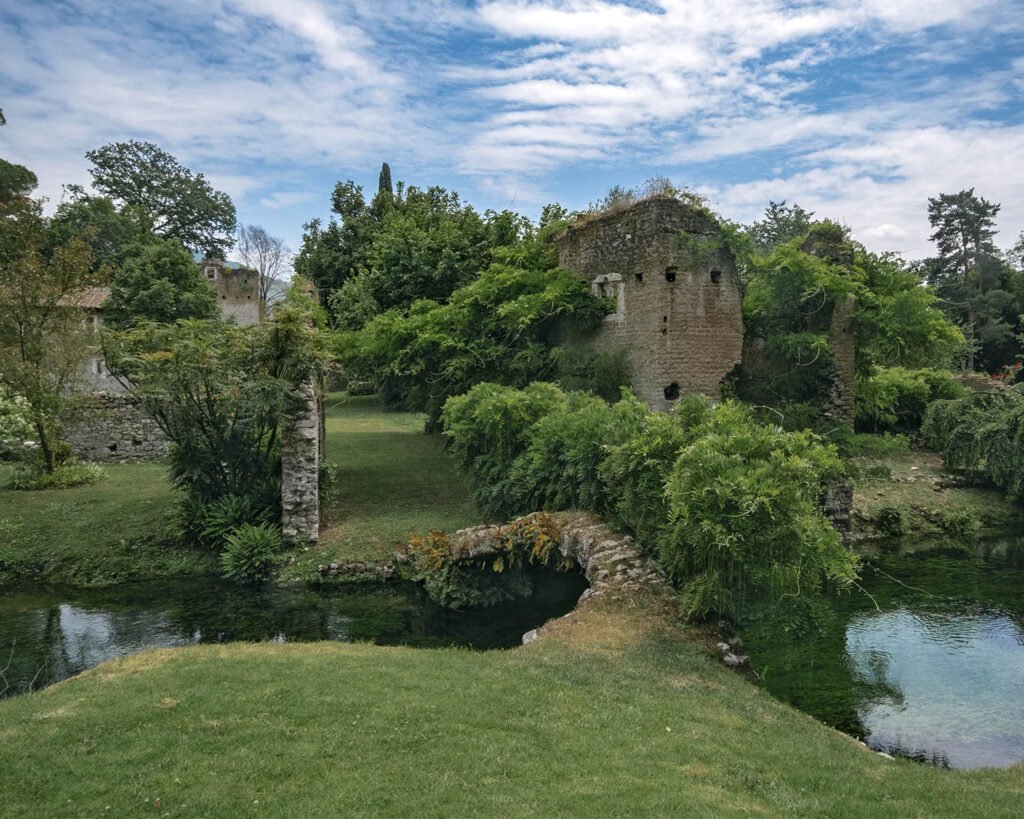 giardino di ninfa- ninfa medievale-ponte di ninga