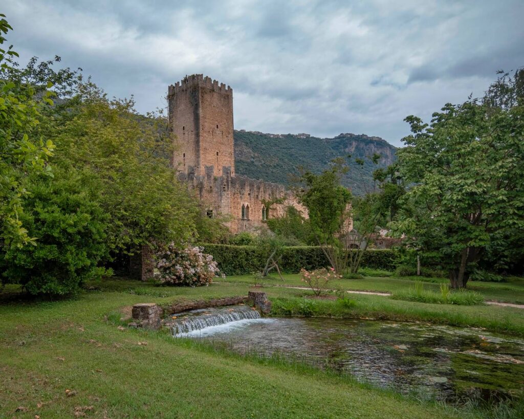 paesaggio Ninfa-giardino di Ninfa-cisterna di Latina-lazio