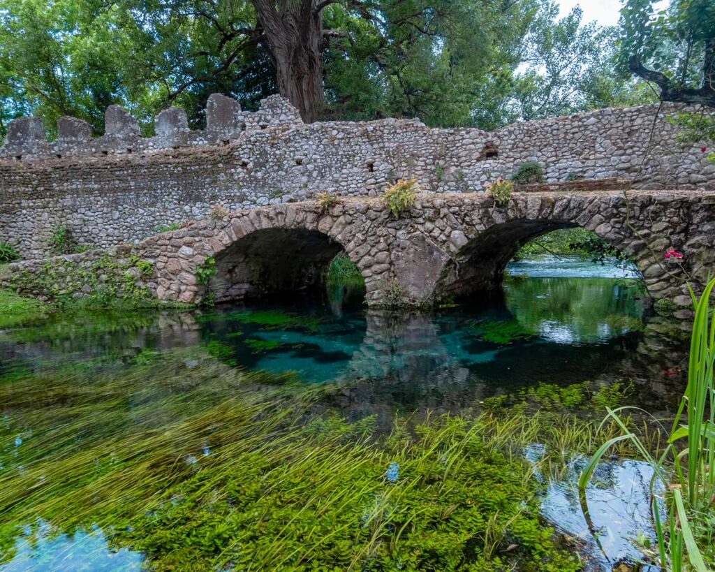 ponte-giardino di Ninfa-cisterna di Latina-lazio