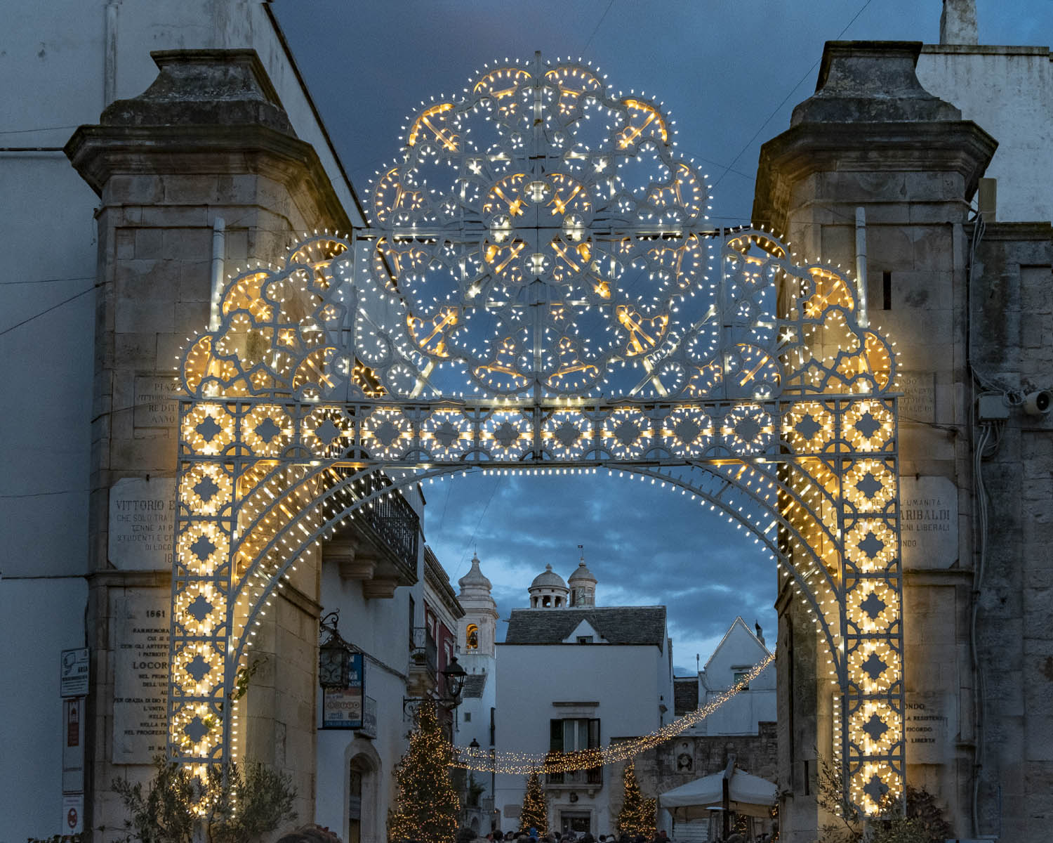 locorotondo-puglia-luminarie in puglia-puglia